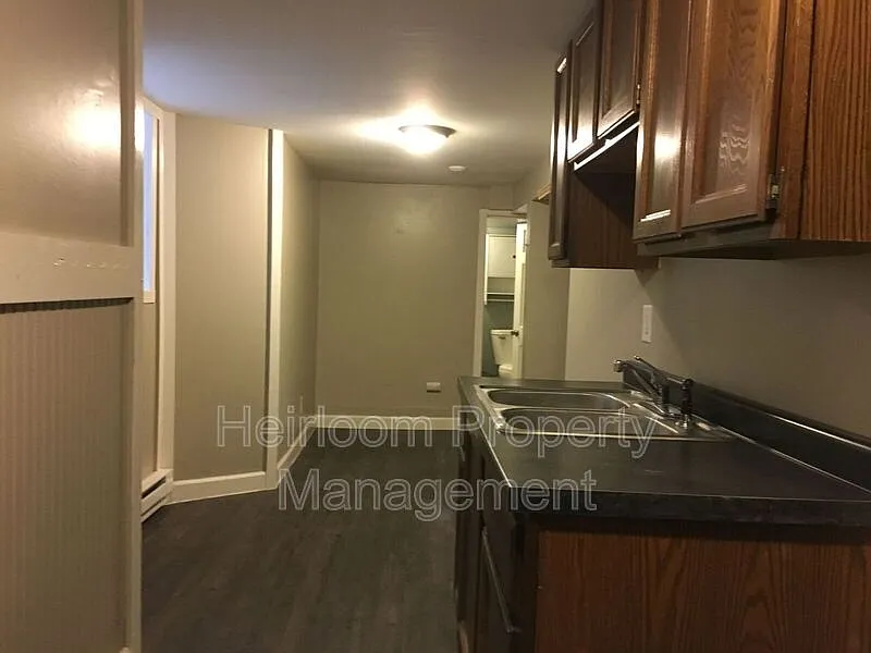 Building Photo - 412 N 11th Ave E #3