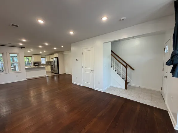 403 Scott Mobus Pl, Harrison, NJ 07029