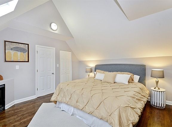 4th image of 2303 N Oakley Ave