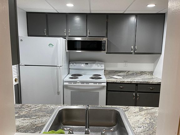 3rd image of 55 Greentree Ln APT 21