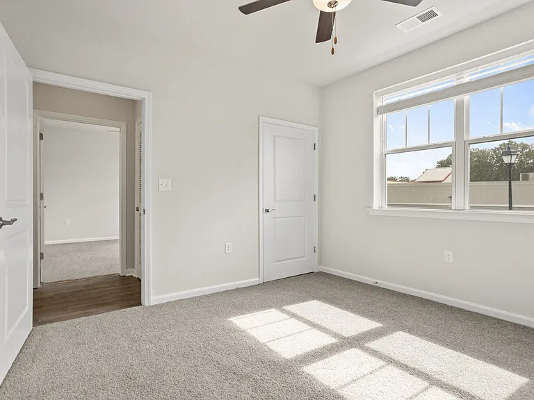 The Grande at Geyser Falls Luxury Apartments — Photo 46