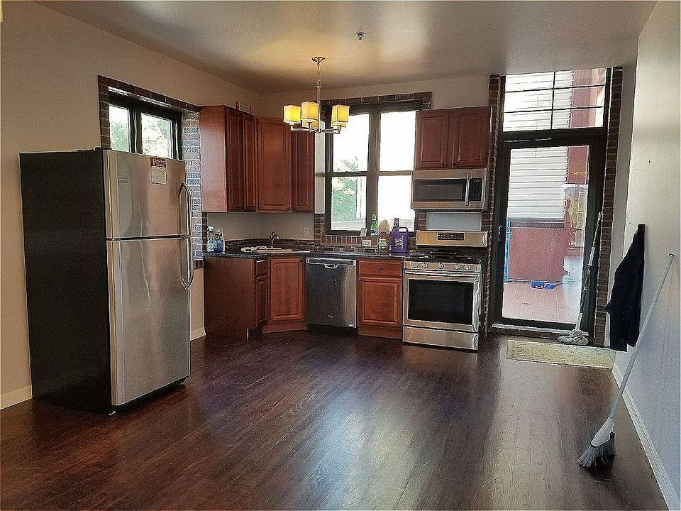 1st image of 591 3rd Ave #1