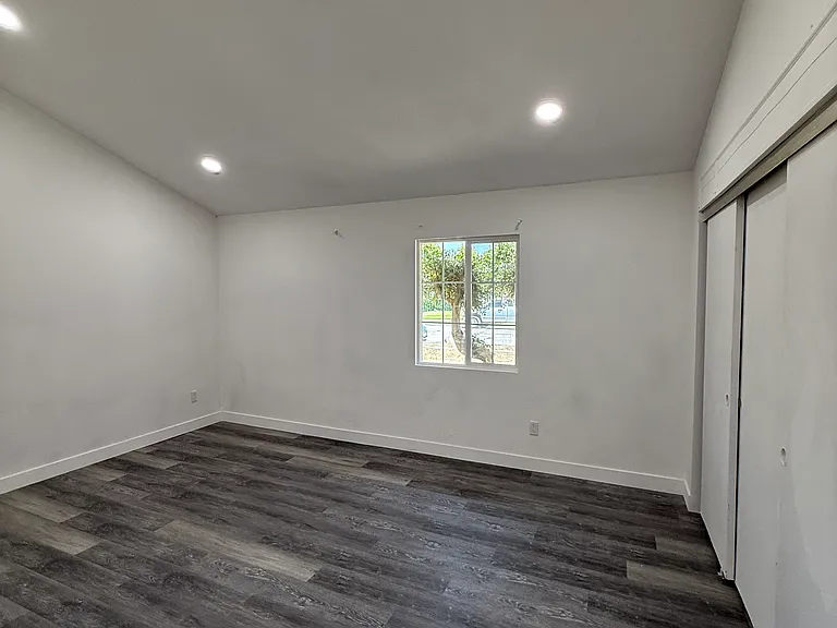 5678 Surrey Ln — Photo 12