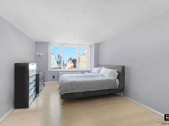 5th image of 322 W 57th St APT 23T