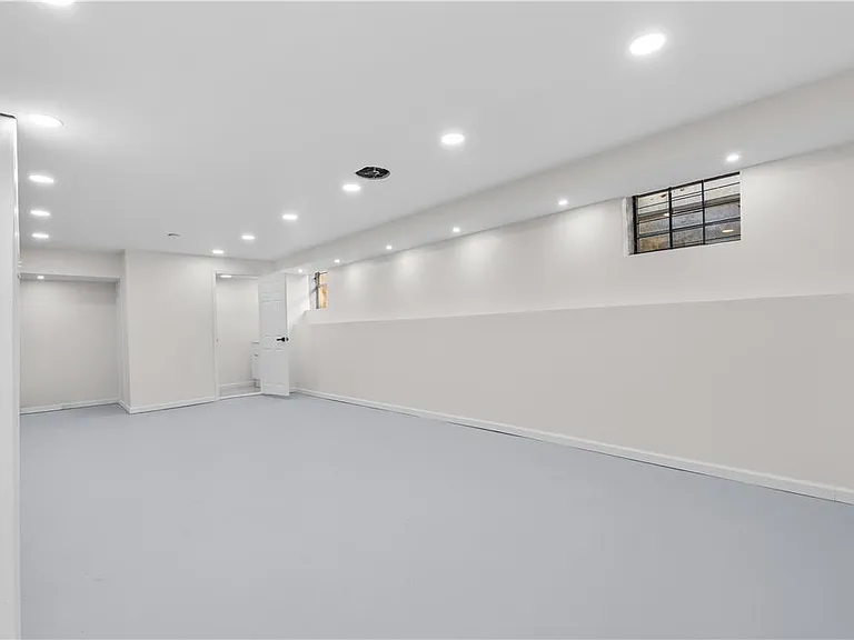 726 Seneca St #1 — Photo 49