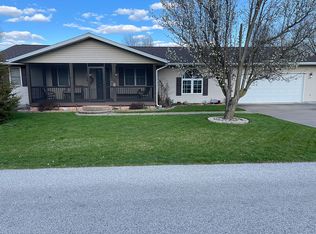 306 6th St, Colona, IL 61241