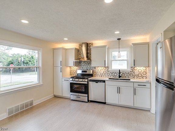 3rd image of 2805 Lincoln Ave