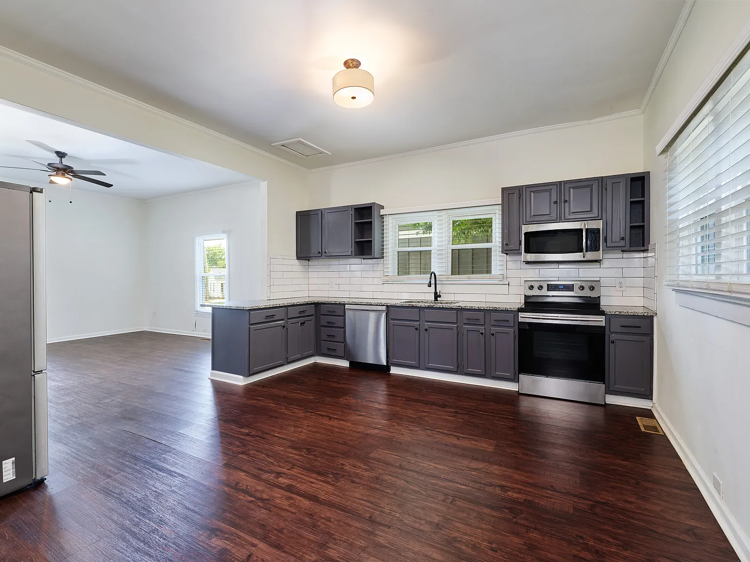 2 bed, 1235 sqft, $1,500 — Photo 2