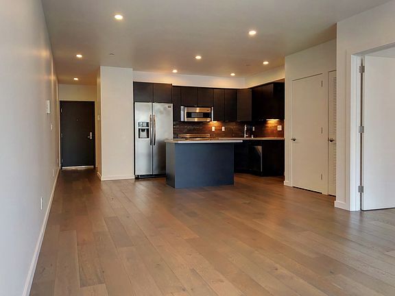 4th image of 252 9th St #402