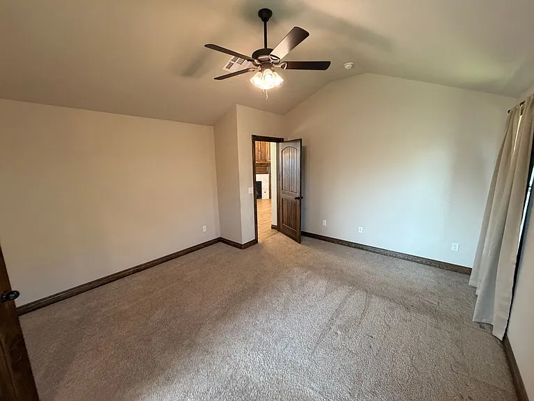 215 Tuscany Cir — Photo 14