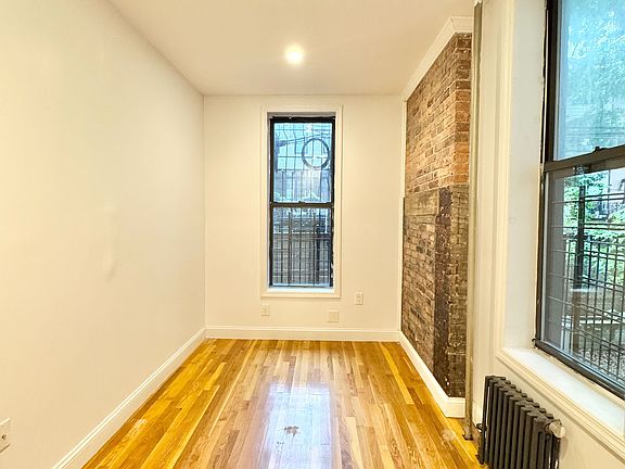 5th image of 344 Gates Ave APT 1C