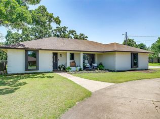 112 Woodbine Dr, Burleson, TX 76028