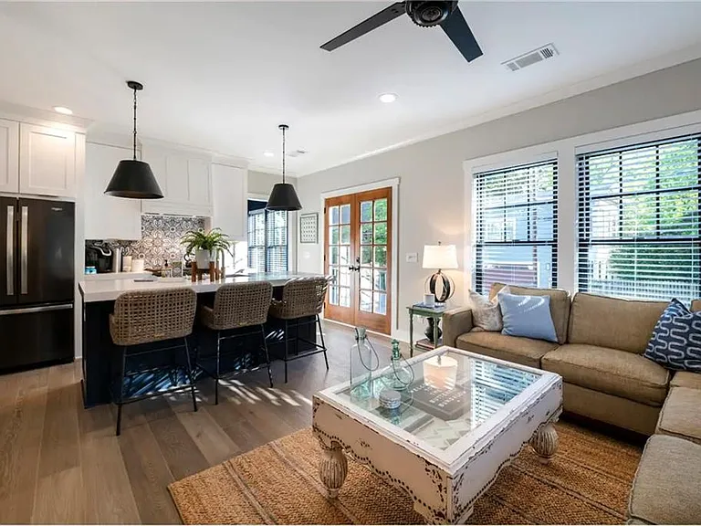 360 Sinclair Ave NE — Photo 10