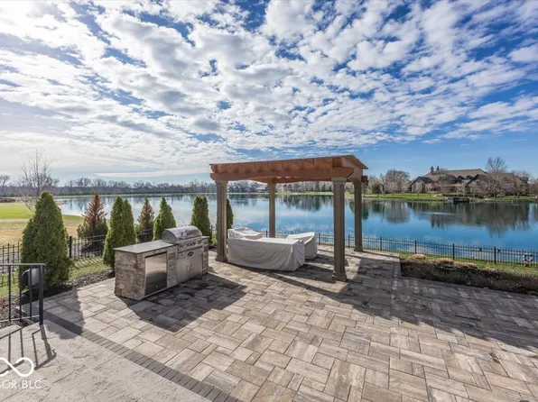 4305 Prairie Falcon Dr, Zionsville, IN 46077