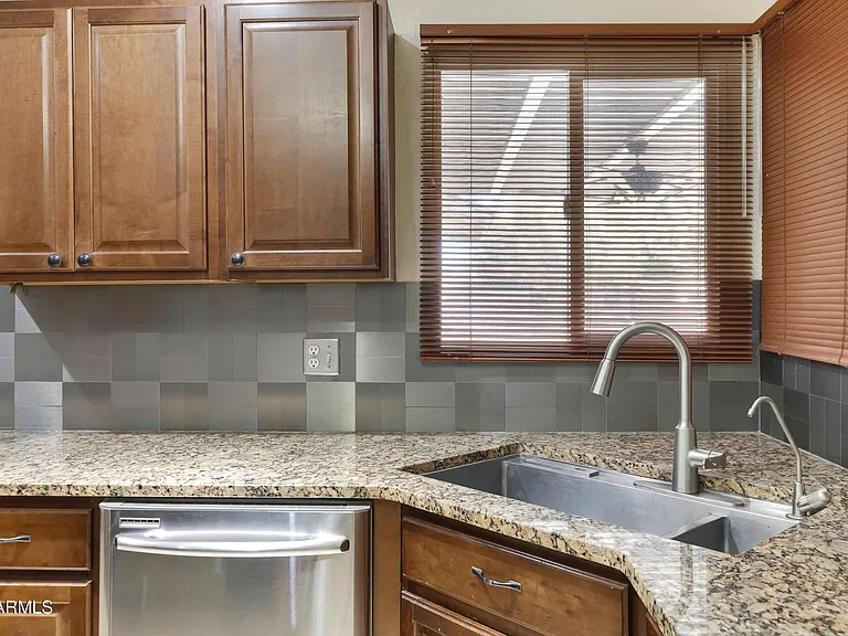 1627 E Fremont Dr — Photo 17