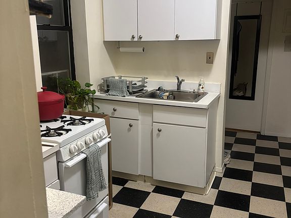 5th image of 160 E 85th St APT 3E