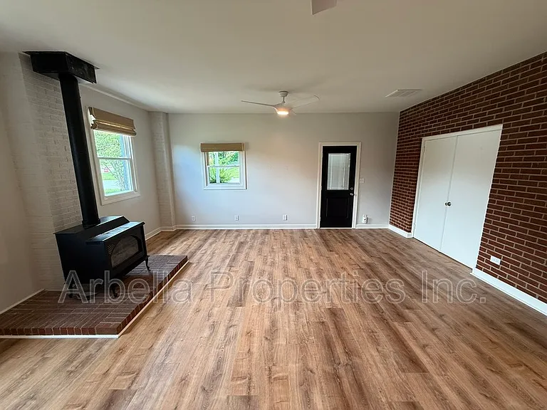 1713 Seward Dr — Photo 7