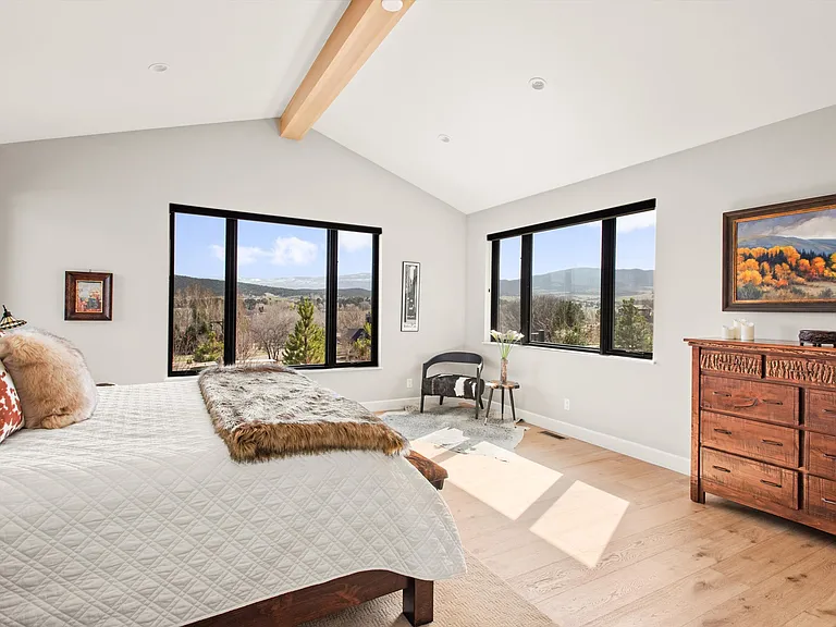 110 Bowles Dr — Photo 35
