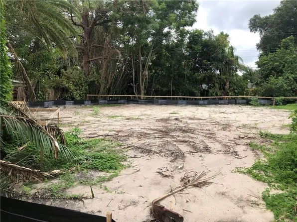 3887 S Hawkeye Cir, Sarasota, FL 34232