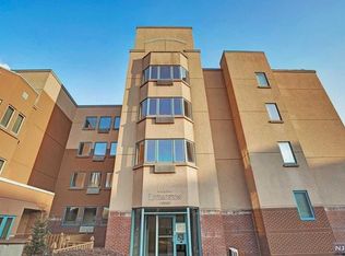 304 Livingston Ct, Edgewater, NJ 07020