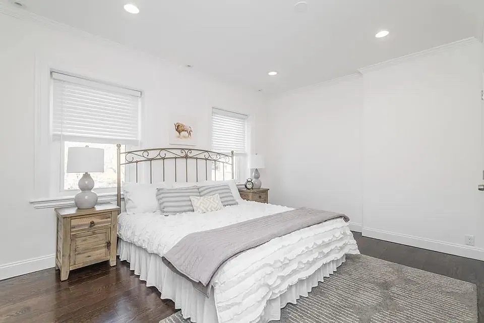 2 bed, 1150 sqft, $5,400 — Photo 2