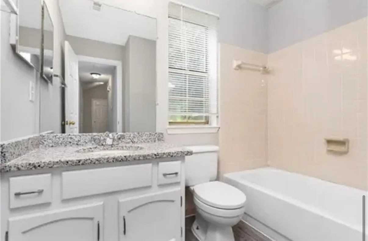 3 bed, 1400 sqft, $2,300 — Photo 4