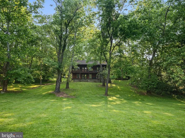 173 Riverside Dr, Harpers Ferry, WV 25425