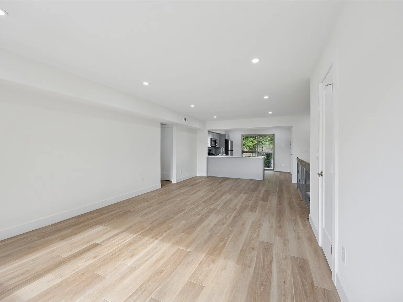 510 Bradley Ct — Photo 4