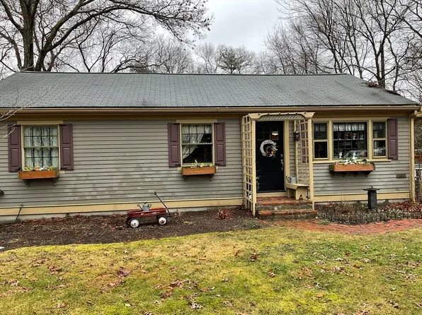 3 Old Main St, Carver, MA 02330