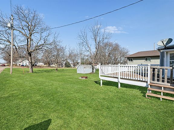 3rd image of 405 County Line Rd