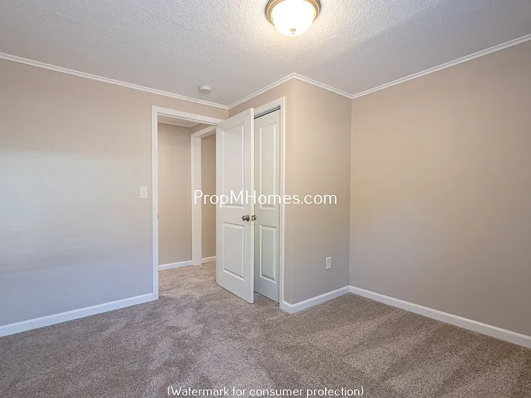 12566 SE 27th Ave — Photo 16