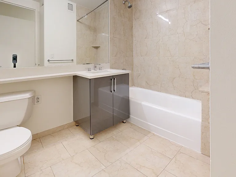 10 Hanover Square — Photo 95