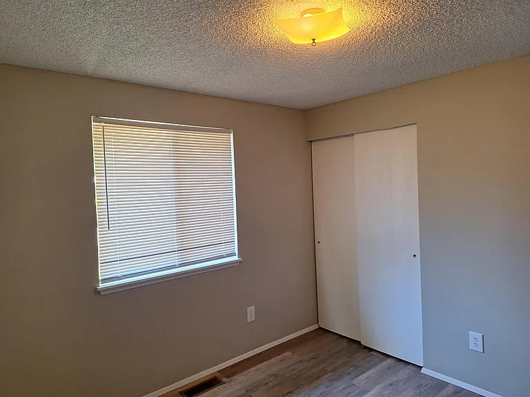 265 NE Silver Pine Dr — Photo 17