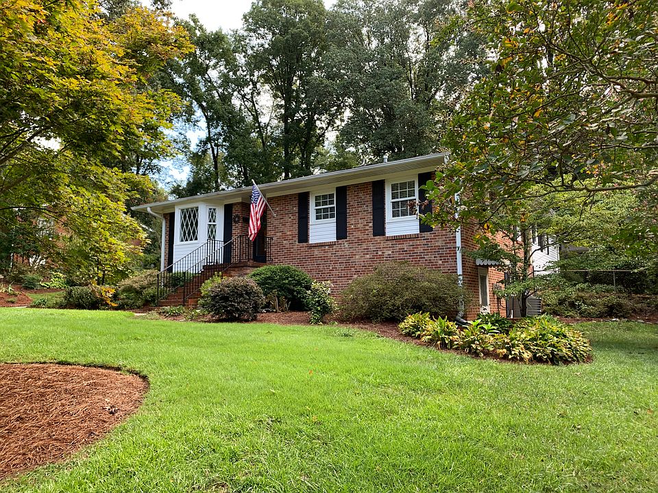 1st image of 2706 Lilac Dr