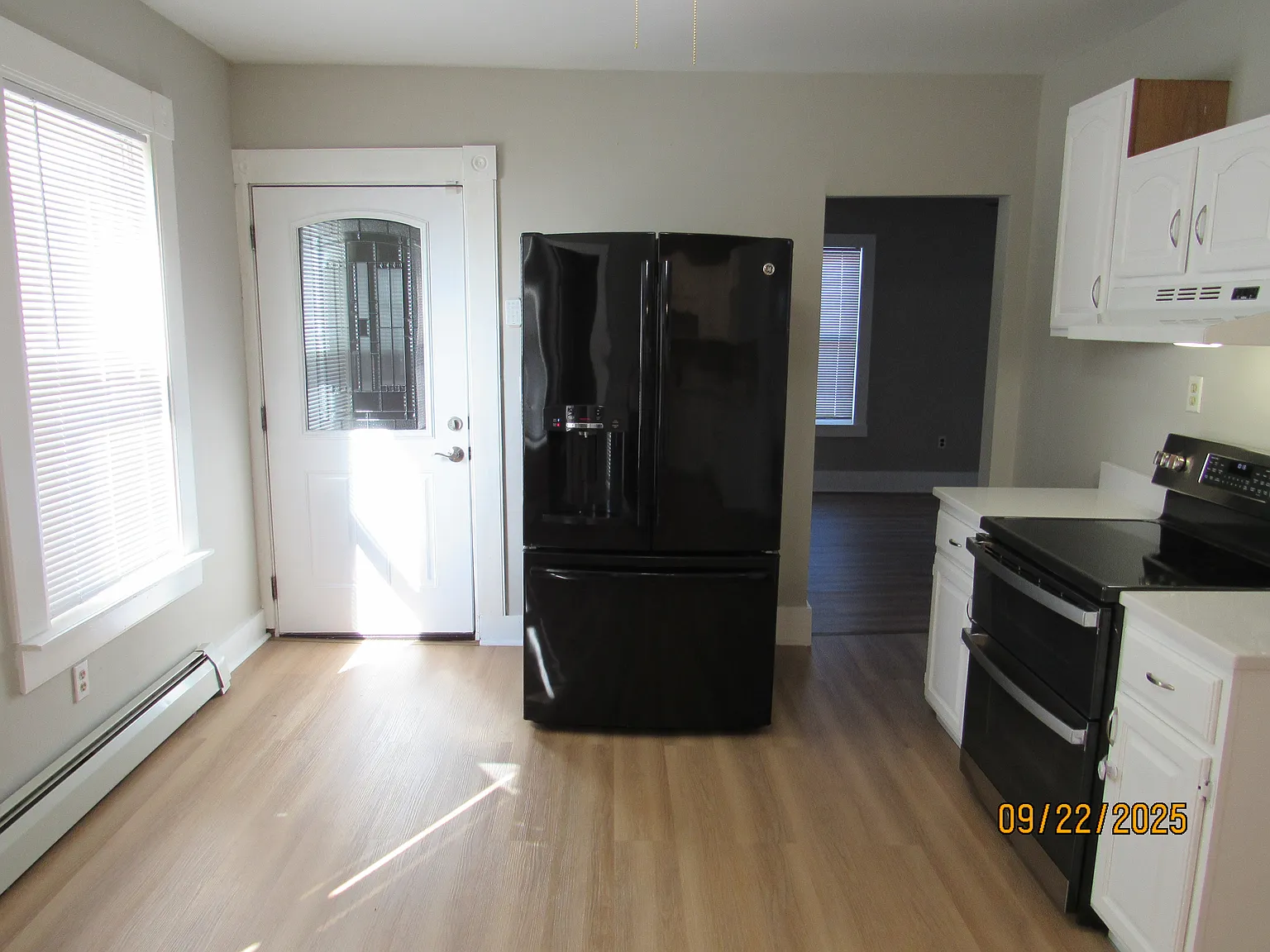 2 bed, 864 sqft, $1,900 — Photo 3
