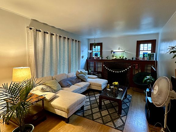 2nd image of 261 S Winooski Ave #1