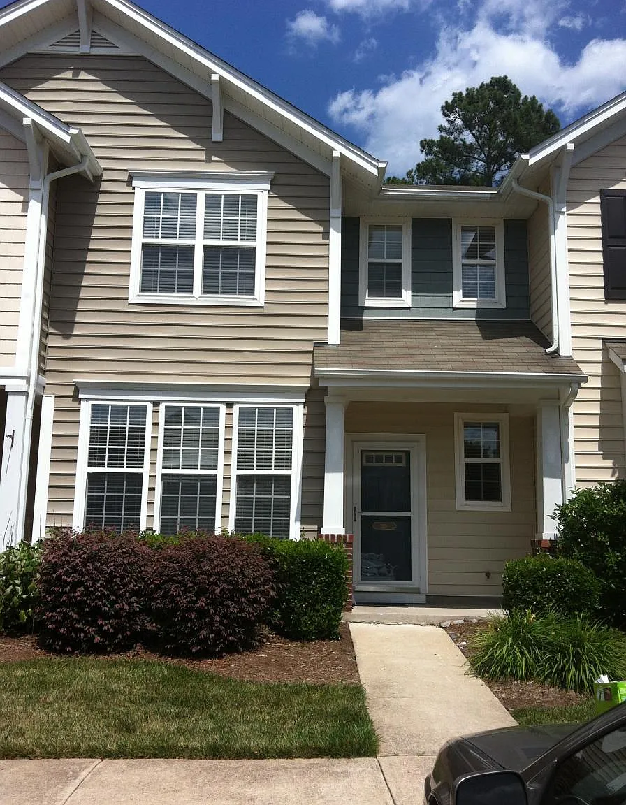 3 bed, 2.5 bath, 1458 sqft, $1,995 — Photo 2
