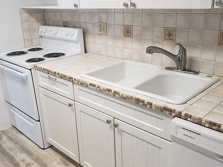 128 Camphor Cir #B — Photo 5