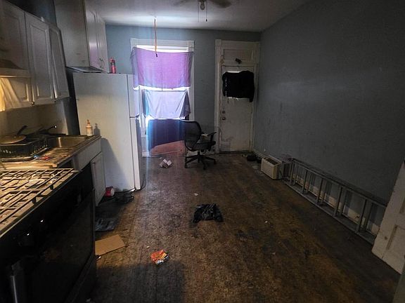 5th image of 404 N Curley St