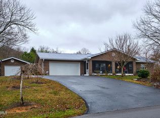 2049 Little Cove Rd, Sevierville, TN 37862