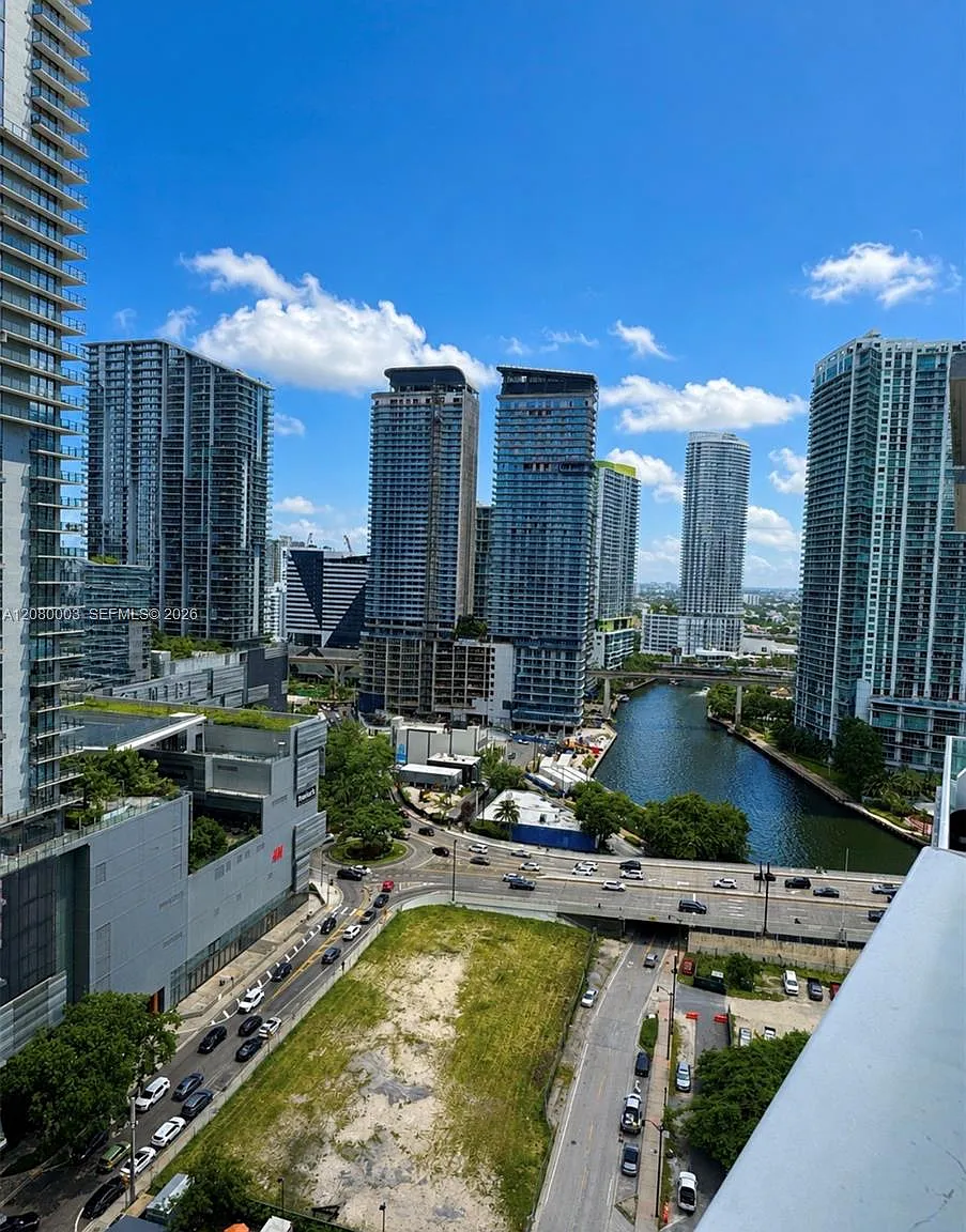 Brickell On The River S T — Photo 2