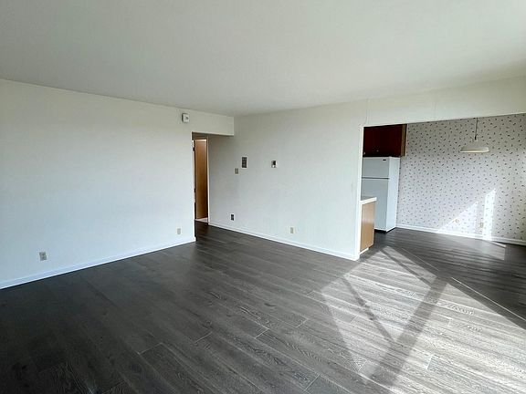 5th image of 1336 Judah St APT 302