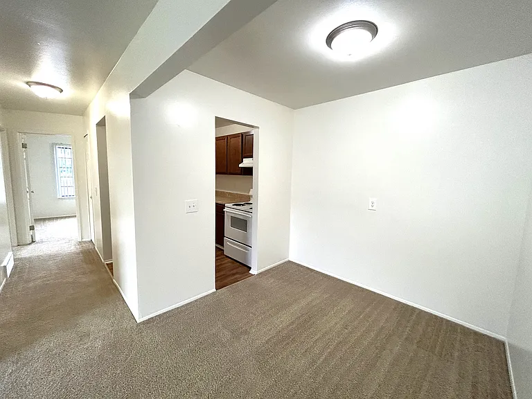Windsor Place Apartments — Photo 126
