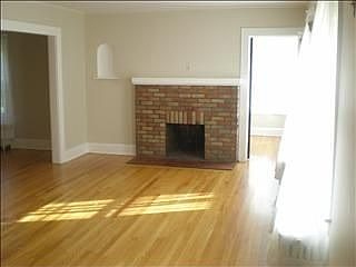 5th image of 562 Violet Ave