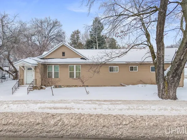 837 S Stephenson Ave, Iron Mountain, MI 49801