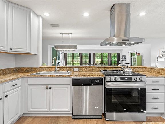 3rd image of 200 Raintree Trl