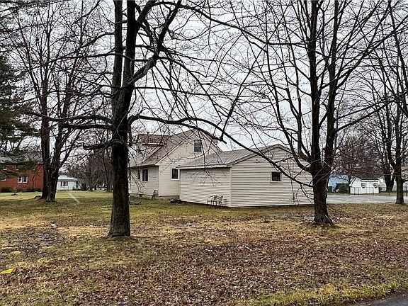 3rd image of 3946 Monroe Ave