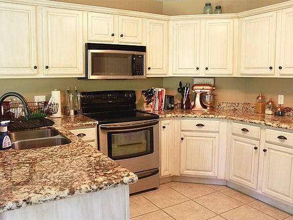 3rd image of 1647 Champagne Ave