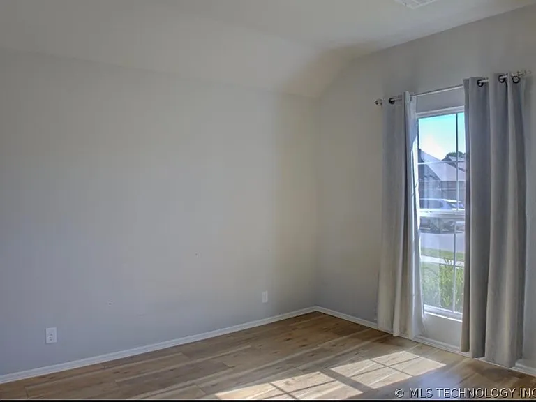 7012 S Elder Ave — Photo 21
