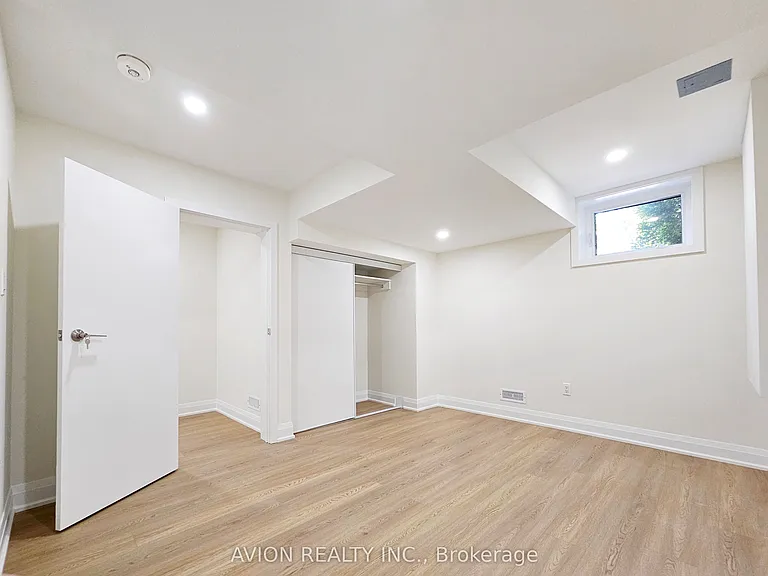 6 Plantain Ln #BASEMENT — Photo 11